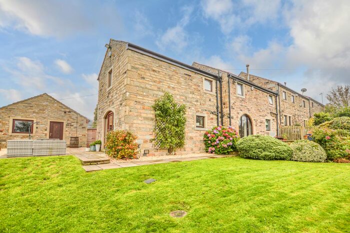 4 Bedroom Semi-Detached House For Sale In The Old Farm Yard, Colnebridge, Huddersfield, West Yorkshire, HD5