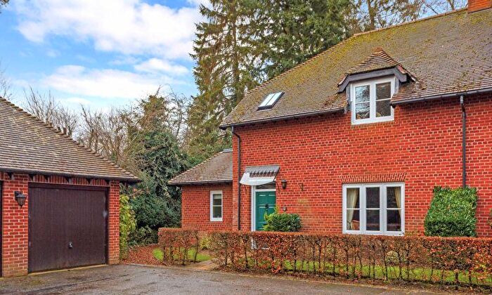 3 Bedroom Cottage For Sale In Badsworth Gardens, Newbury, RG14