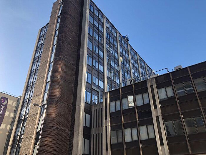 1 Bedroom Flat To Rent In Isambard Brunel Road, Portsmouth, PO1