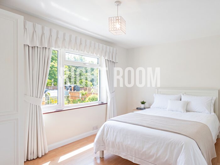 4 Bedroom Detached House To Rent In Bedroom House, Chilworth Close, Southampton, SO16