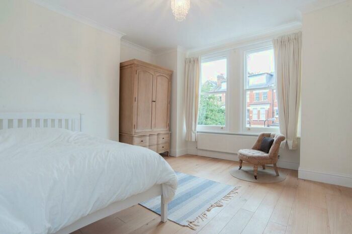 Flat To Rent In Primrose Gardens, Belsize Park, NW3