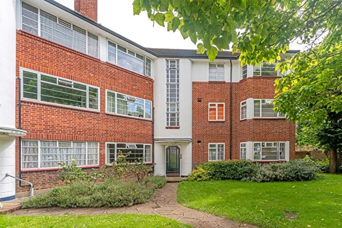 2 Bedroom Flat To Rent In St Leonards Court St. Leonards Road, East Sheen, SW14