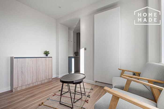 Flat To Rent In Enclave Croydon, CR0