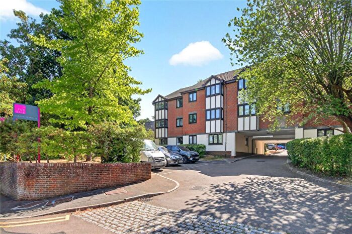 1 Bedroom Apartment For Sale In Crowthorne Road, Bracknell, Berkshire, RG12