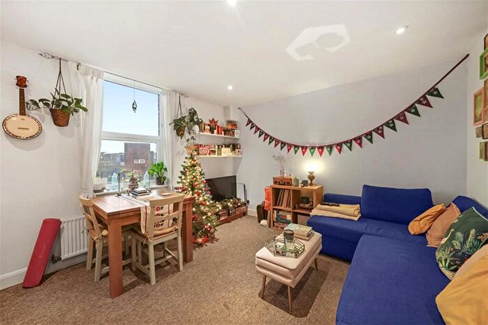 1 Bedroom Flat To Rent In Powis Street, London, SE18