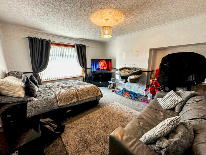 3 Bedroom Terraced House For Sale In Mastrick Road, Aberdeen, AB16