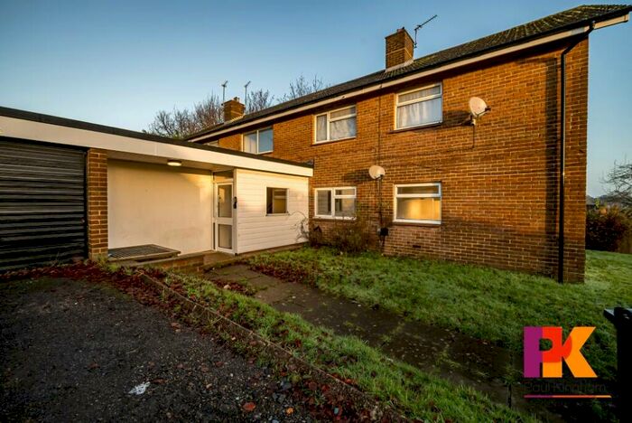 2 Bedroom Flat To Rent In Penn Avenue, Chesham, HP5