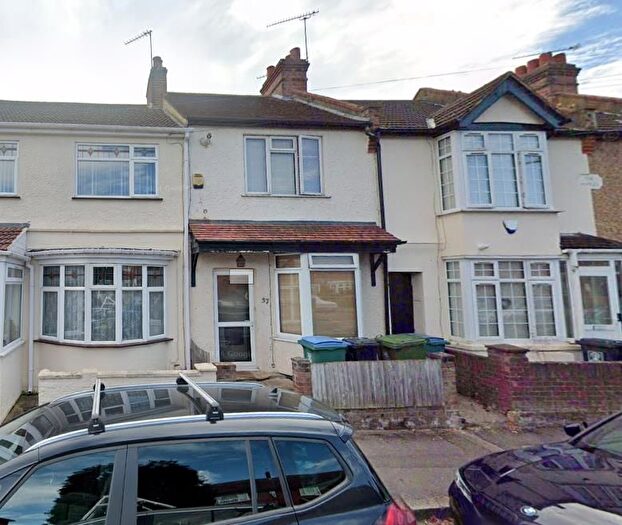 3 Bedroom Property To Rent In Gammons Lane, Watford, WD24