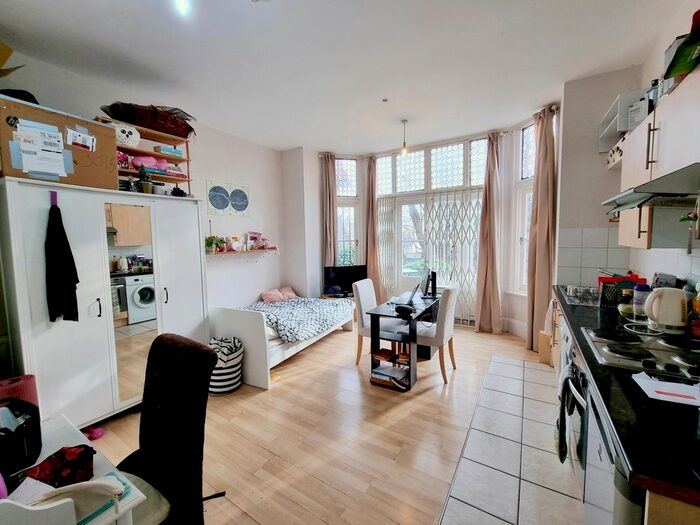 Studio To Rent In Hornsey Lane, Highgate N6