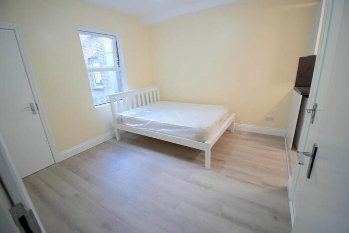 Studio To Rent In Kingsland Road, Dalston, London, E8