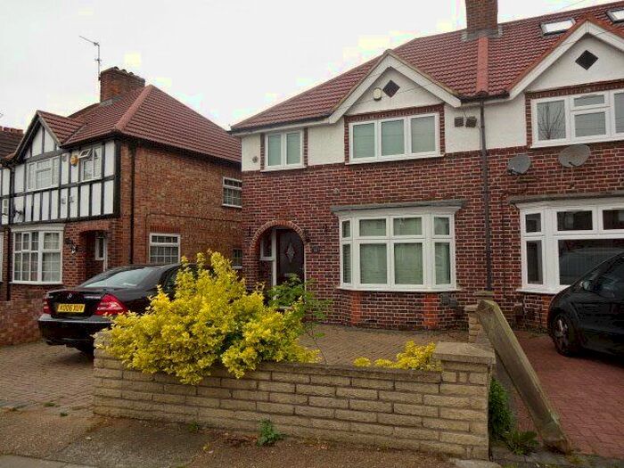 3 Bedroom Semi-Detached House To Rent In Sutton Way, Heston, Hounslow, TW5