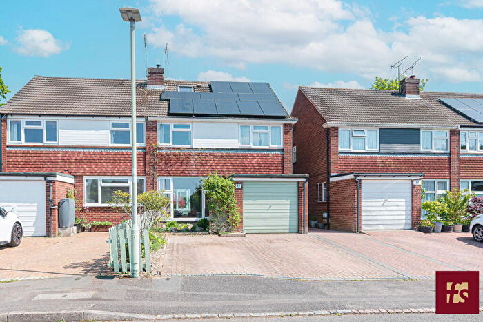 4 Bedroom Semi-Detached House For Sale In Lyon Road, Crowthorne, RG45