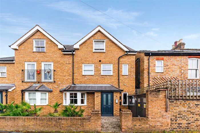 1 Bedroom Flat To Rent In Russell Road, Wimbledon, SW19