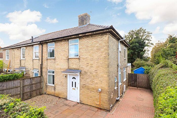 3 Bedroom Semi-Detached House For Sale In Garlic Row, Cambridge, CB5