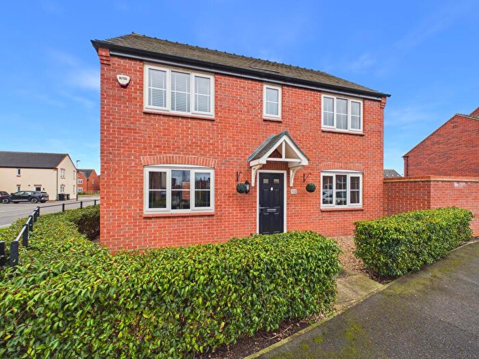 3 Bedroom Detached House For Sale In Chilham Way, Boulton Moor, DE24