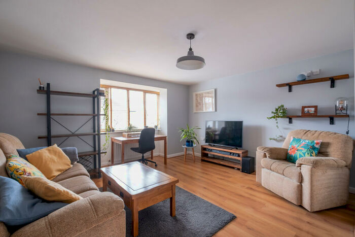 2 Bedroom Flat To Rent In Elmhurst Avenue, Mitcham, CR4