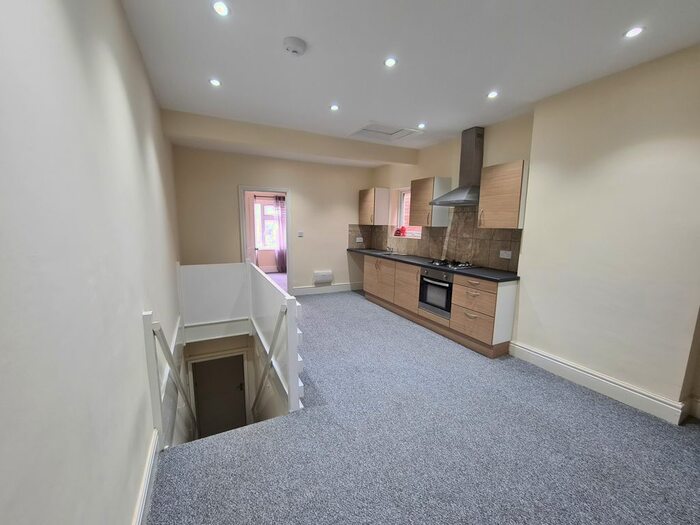 2 Bedroom Flat To Rent In Trinity Lane, Hinckley, LE10