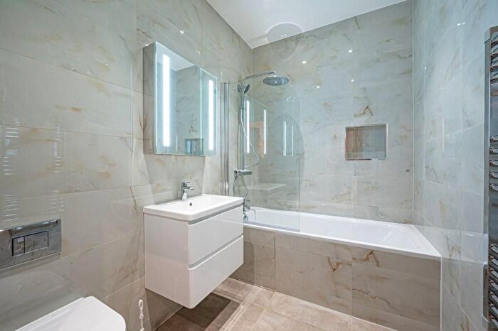 2 Bedroom Apartment To Rent In Flat, Citrine House, NW5