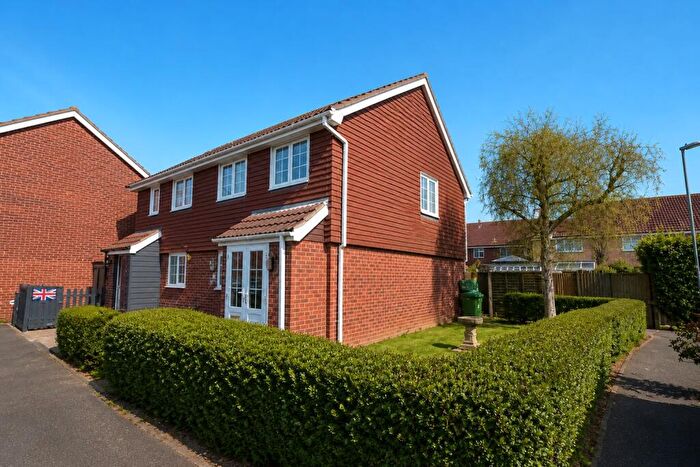 3 Bedroom Semi-Detached House To Rent In Barlow Close, Stubbington, Fareham, PO14