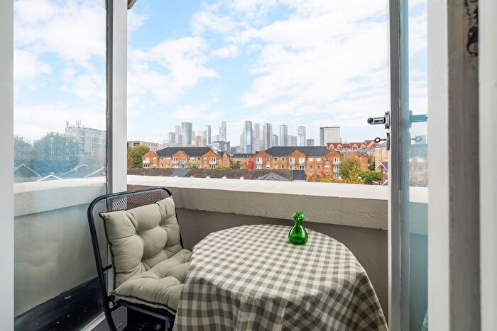 3 Bedroom Flat For Sale In Saunders Ness Road, London, E14