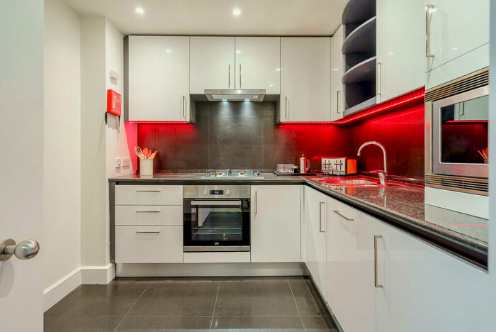 2 Bedroom Apartment To Rent In Circus Apartments, Westferry Circus, Canary Wharf, E14
