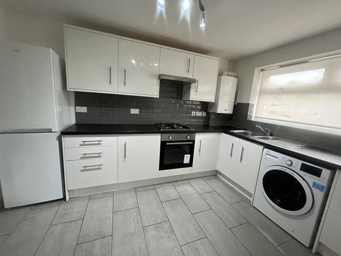 3 Bedroom Maisonette To Rent In Upton Park, E6