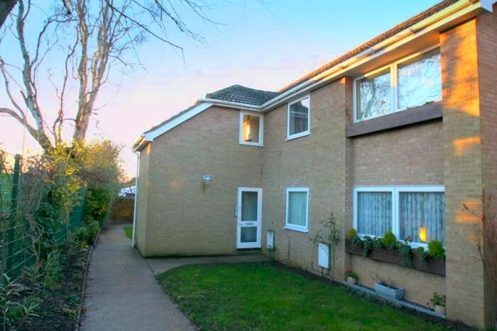 1 Bedroom Flat To Rent In Basing Close, Maidstone, Kent, ME15