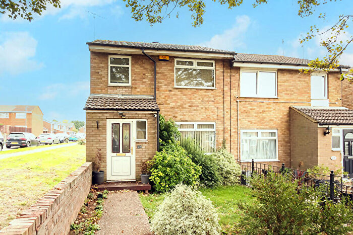 3 Bedroom Semi-Detached House For Sale In Blaydon Walk, Wellingborough, NN8