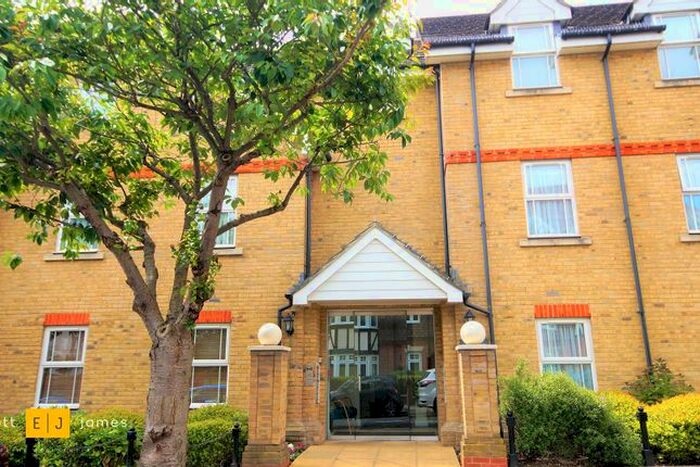 2 Bedroom Flat To Rent In Collins Court, Lower Park Road, Loughton, IG10