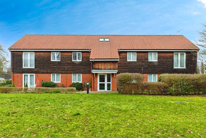 2 Bedroom Flat For Sale In Hall Barns, Welwyn Garden City, AL7