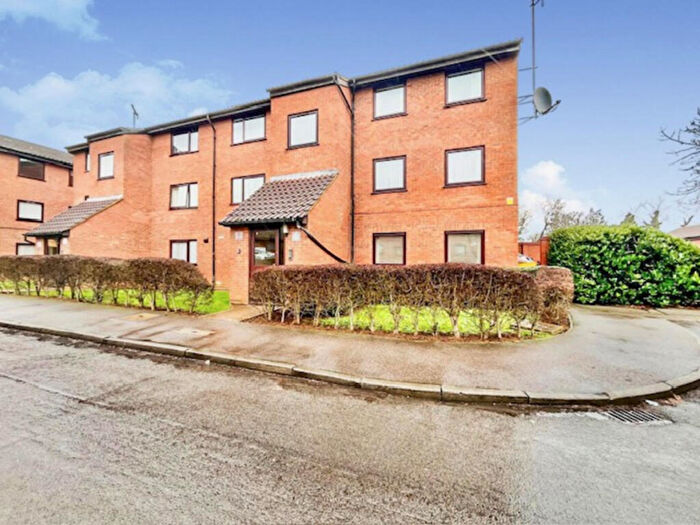 2 Bedroom Flat For Sale In Valley Green, Hemel Hempstead, HP2