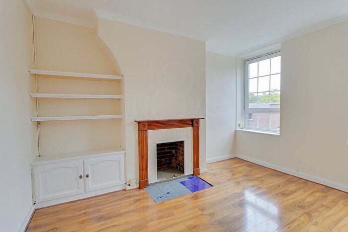 2 Bedroom Flat To Rent In Pilgrim House, Tabard Street, London, SE1