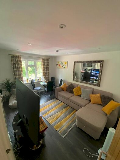 1 Bedroom Flat To Rent In Coppermill Road, Wraysbury, Staines, TW19