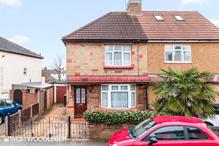 2 Bedroom Semi Detached House For Sale In Lilac Road, Hoddesdon, EN11