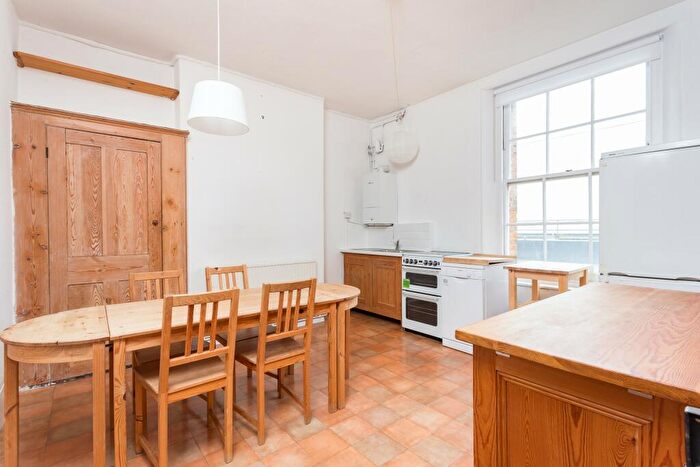 2 Bedroom Flat To Rent In Coalbrook Mansions, SW12