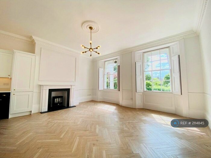 2 Bedroom Flat To Rent In Clarendon Square, Leamington Spa, CV32