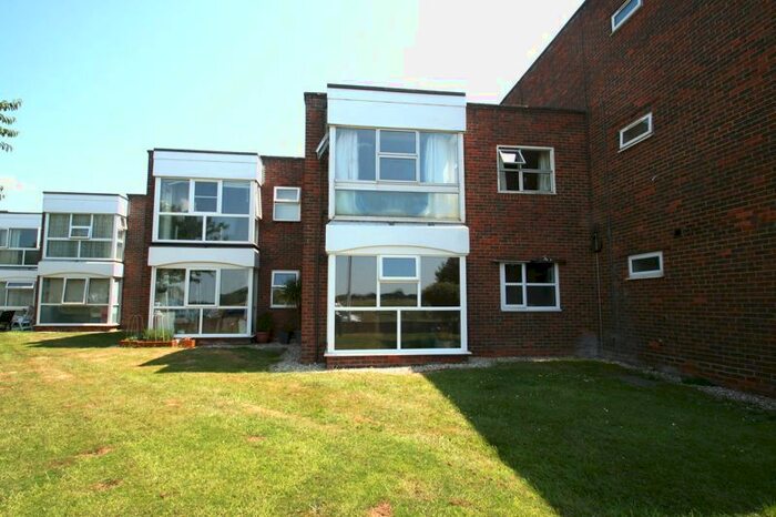 2 Bedroom Flat To Rent In The Strand, Goring-By-Sea, Worthing, BN12