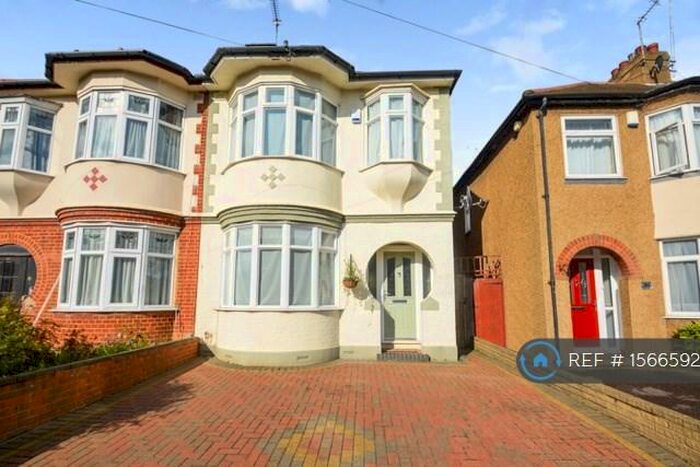 4 Bedroom Semi-Detached House To Rent In St Georges Road, Enfeild, EN1