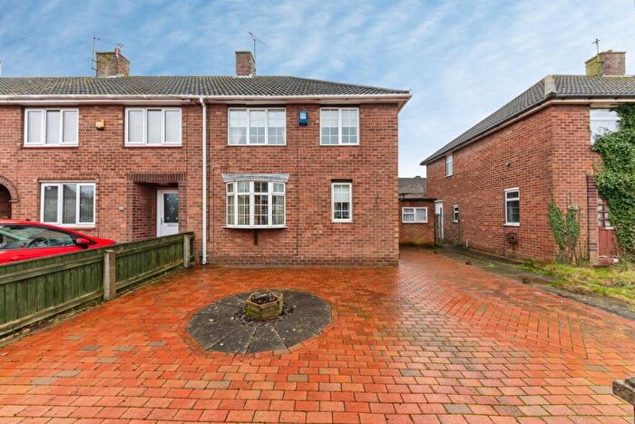 3 Bedroom End Of Terrace House For Sale In Southwold Crescent, Grimsby, DN33