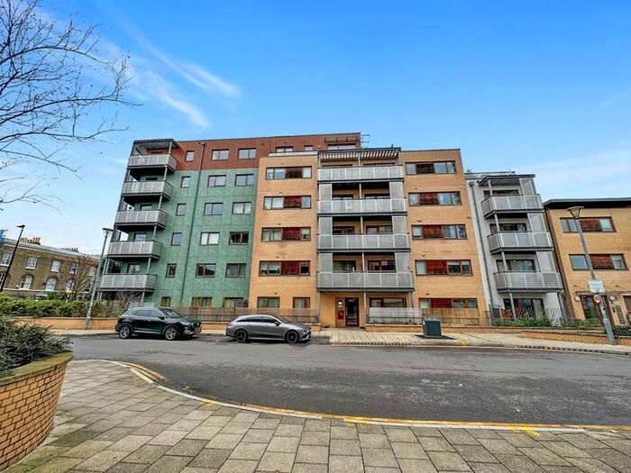 2 Bedroom Flat To Rent In Trevithick Way, London, E3