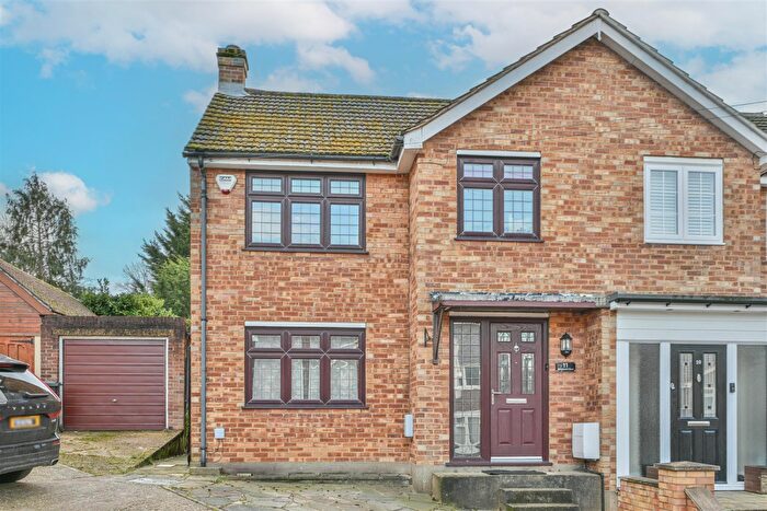 3 Bedroom Semi Detached House For Sale In Bardeswell Close, Brentwood, CM14