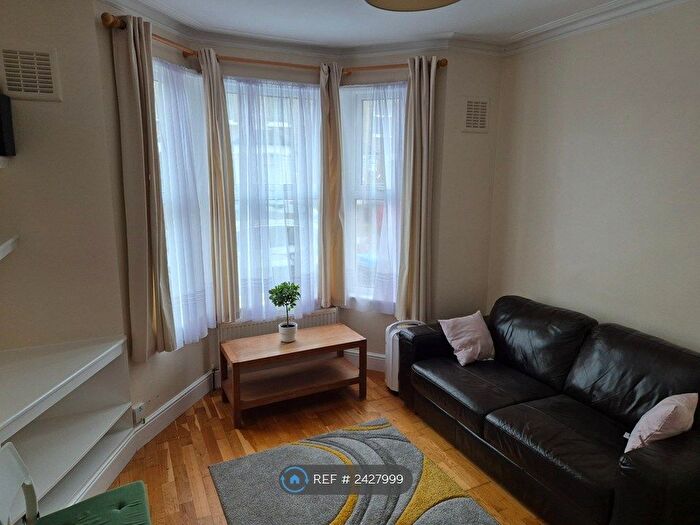 1 Bedroom Flat To Rent In Cobbold Road, London, NW10