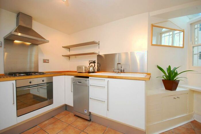 2 Bedroom Flat To Rent In Queensbridge Road, Shoreditch, London, E2