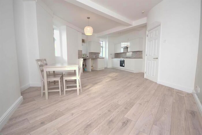 2 Bedroom Flat To Rent In Water Tower, Sona Gardens, Reading RG30