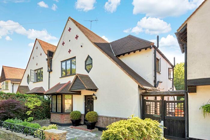 3 Bedroom Semi-Detached House To Rent In Village Road, Finchley, N3