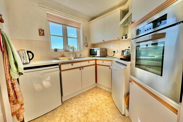 2 Bedroom Flat For Sale In De Moulham Road, Swanage, BH19