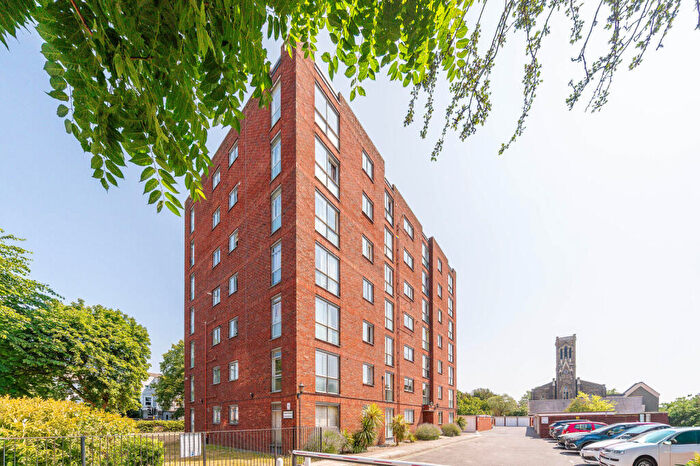 1 Bedroom Flat For Sale In Tavistock Road, Central Croydon, Croydon, CR0