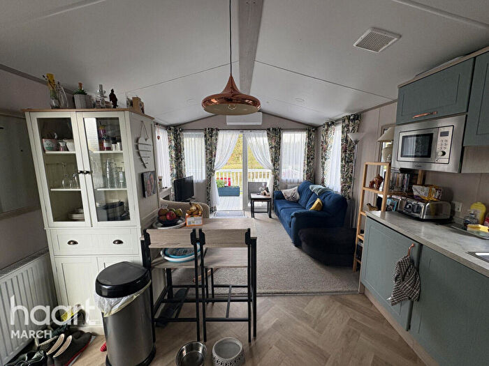 2 Bedroom Park Home For Sale In Bedford Bank, Welney, PE14