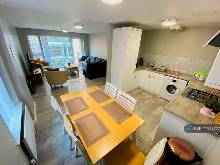 3 Bedroom Flat To Rent In Margarita Plaza, Belfast, BT2