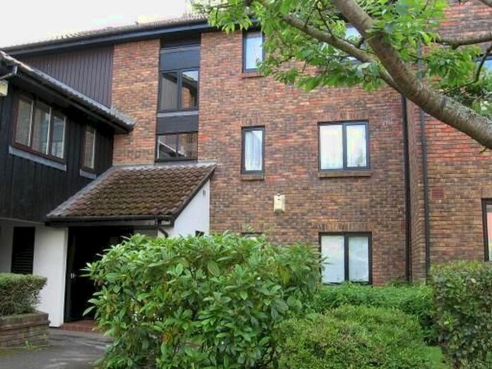 2 Bedroom Flat To Rent In Stanmore, HA7